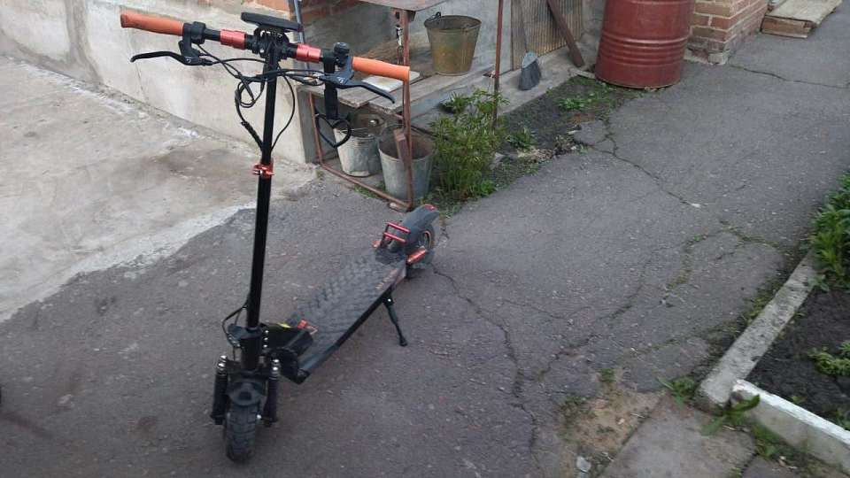 После падения с электросамоката в больницу попал 10-летний мальчик в Воронежской области