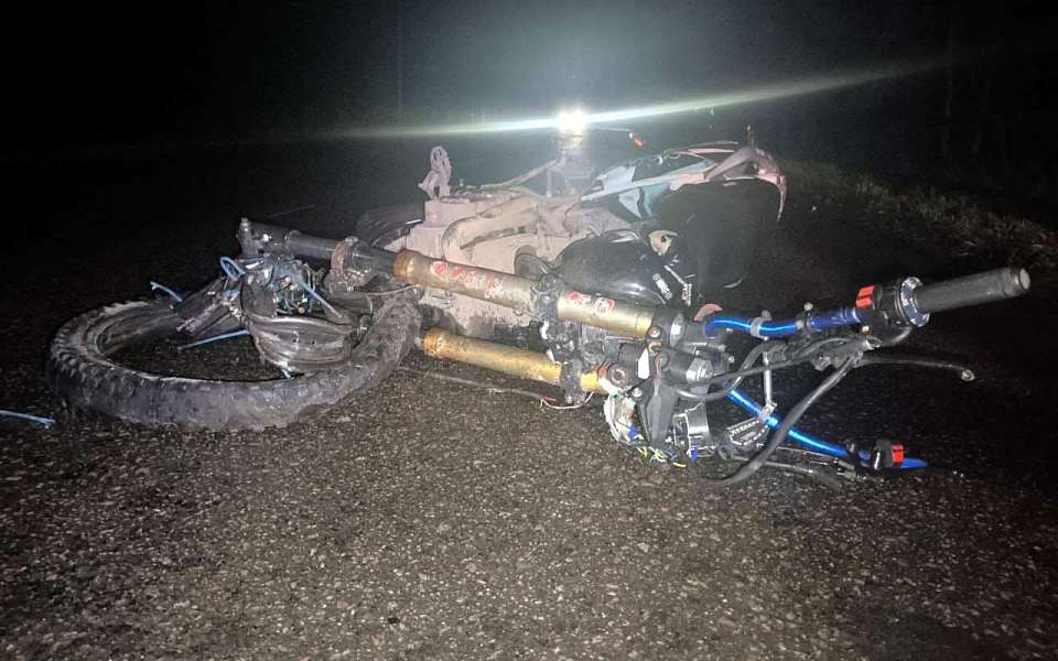 Двух подростков на мотоцикле сбил автомобилист из Воронежа на трассе