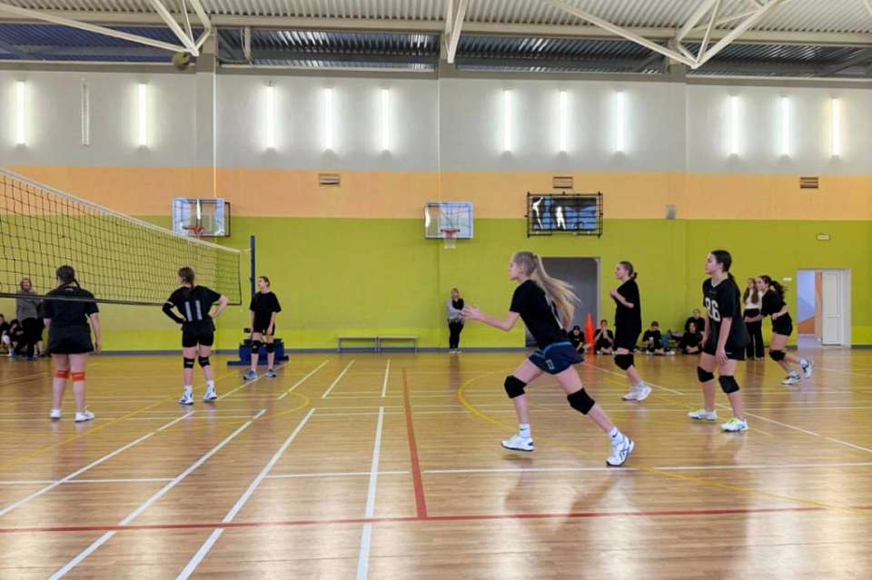 В Железнодорожном районе определились лучшие среди школьных волейбольных команд