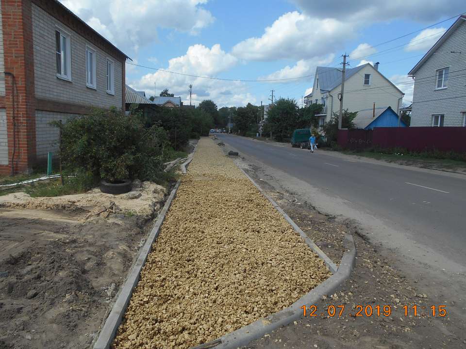 В Железнодорожном районе продолжается ремонт тротуарной сети