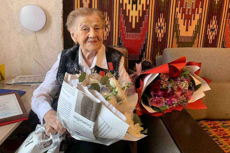 Руководитель управы Центрального района Игорь Галкин встретился с ветераном Великой Отечественной войны Анной Городецкой