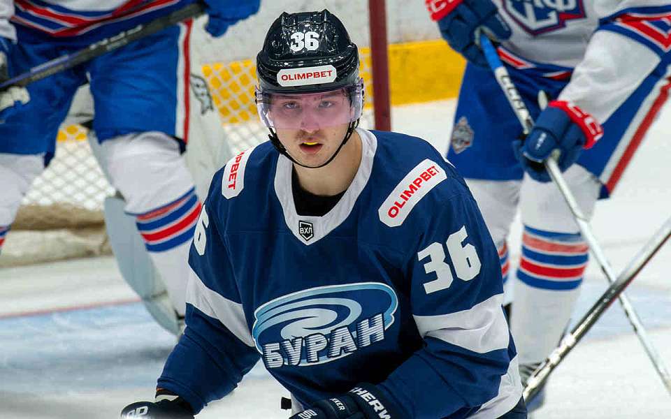 Защитник Малик Алишлалов досрочно покинул воронежский «Буран»