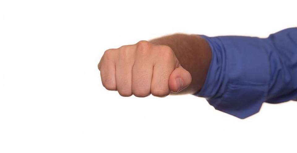 Бастрыкин запросил доклад о нападении подростков на двух школьниц в Воронеже