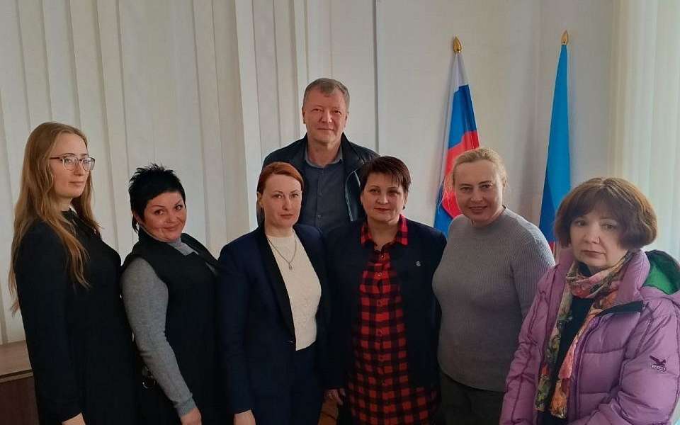 Собранные в Воронеже книги привезли в Северодонецк представители городской думы