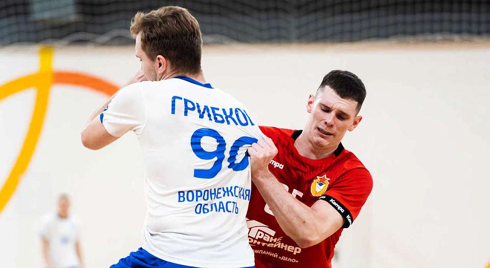 Воронежские гандболисты одержали уверенную победу на столичной площадке