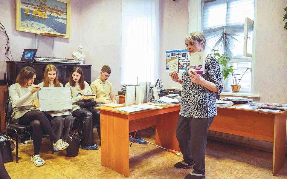 Как в Воронежской областной библиотеке им. В.Г. Короленко помогают незрячим людям