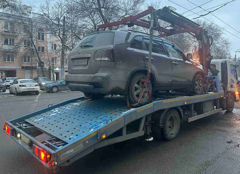 Иномарку забрали у воронежского рекордсмена-должника по штрафам и кредитам