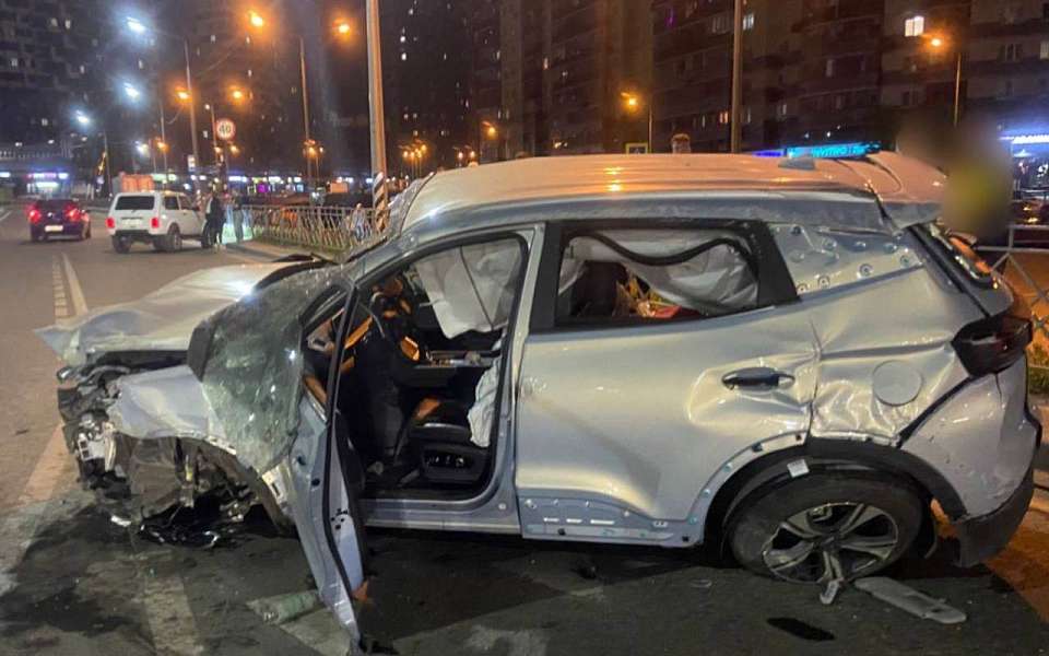 Несколько раз перевернулась иномарка в оживленном районе Воронежа на глазах у публики