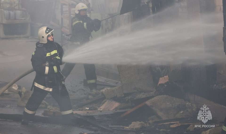 Новые подробности мощного пожара в Левобережном районе Воронежа рассказали спасатели