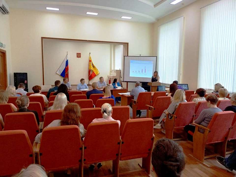 В Ленинском районе рассмотрели работу комиссии по делам несовершеннолетних