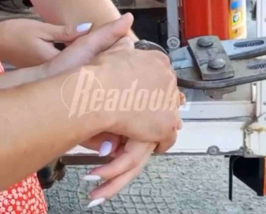 Скованную наручниками женщину освободили воронежские спасатели