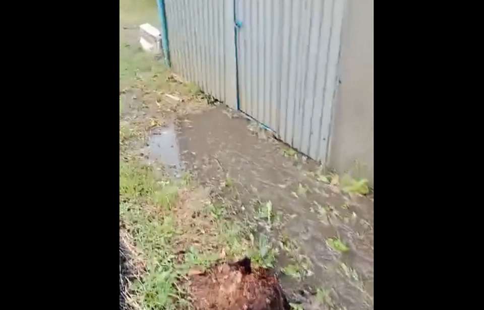 В воронежском Острогожске после ремонта магистрали стало затапливать жилые дома