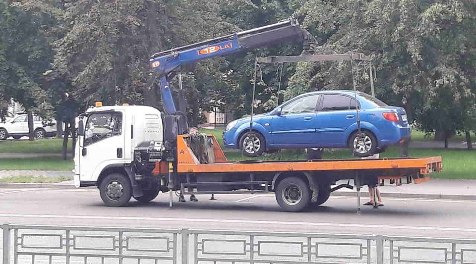 В Воронеже задержали похитителей автозапчастей со штрафстоянки