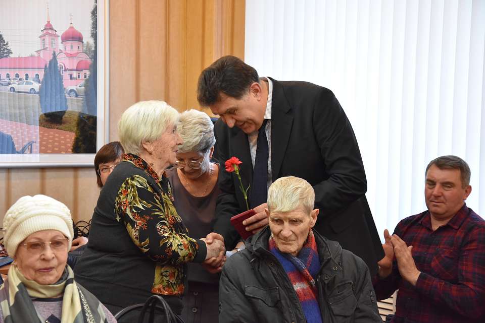 В Железнодорожном районе прошло торжественное вручение юбилейных медалей ветеранам