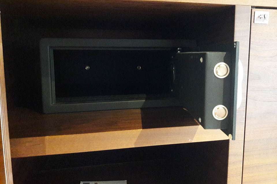 Бывшего директора «Магнита» обвиняют в краже 240 тысяч из сейфа в Воронежской области