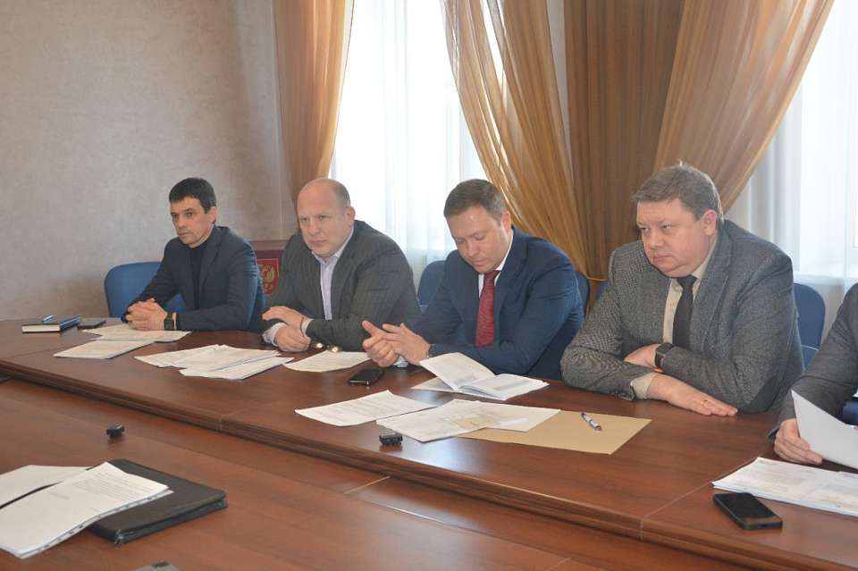 Вопросы финансирования муниципальных программ по ЖКХ рассмотрели воронежские депутаты