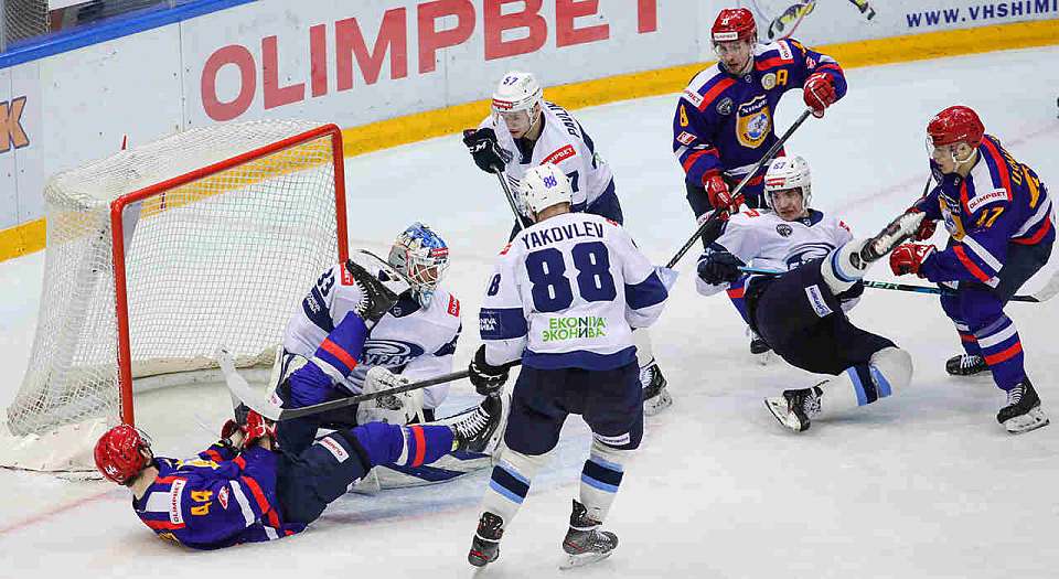 Хоккеисты воронежского «Бурана» снова проиграли на воскресенском льду