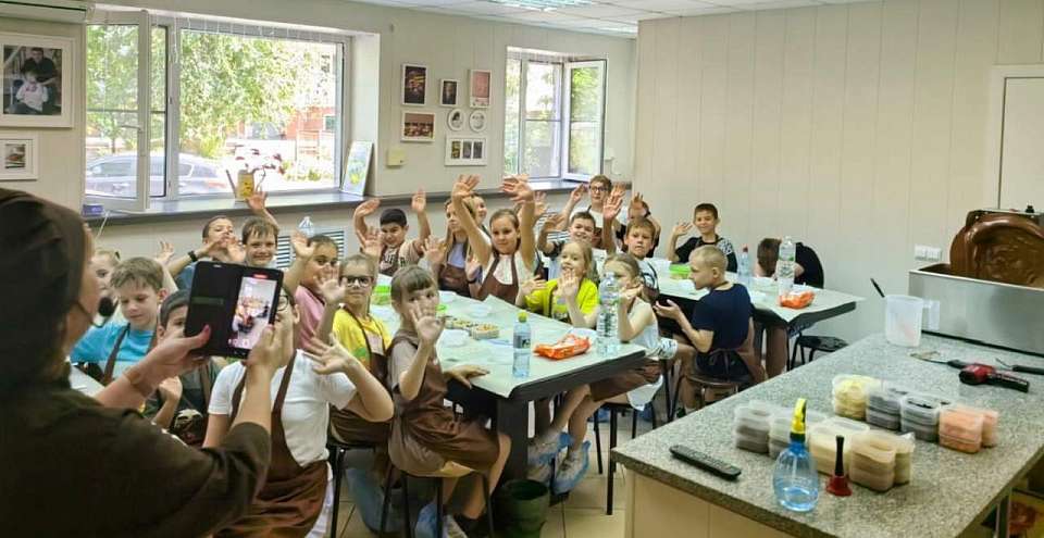 В Ленинском районе дети устроили себе сладкую жизнь