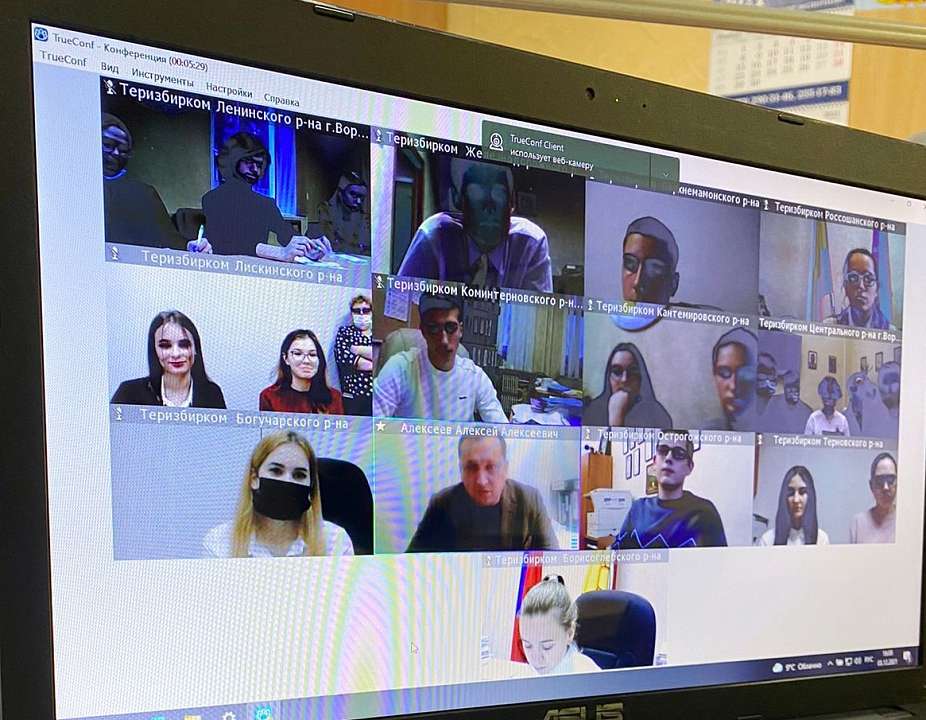 В Ленинском районе школьники соревнуются в знании избирательного права