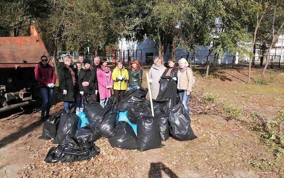 В Коминтерновском районе 3 тыс. человек вышли на субботник