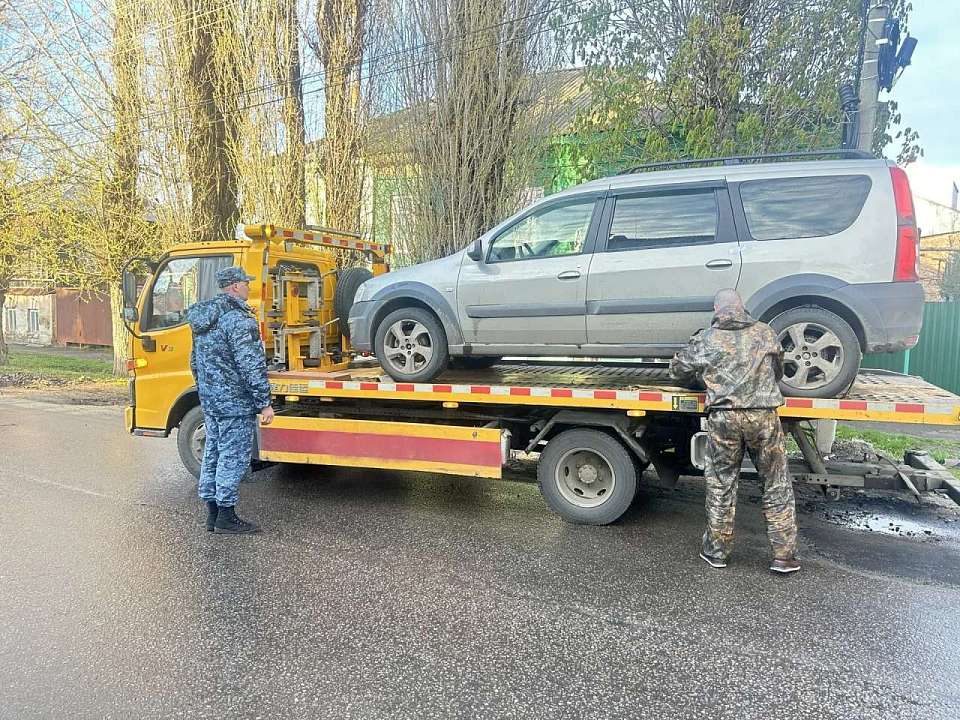 Воронежец частично погасил долг по алиментам только после ареста второго автомобиля