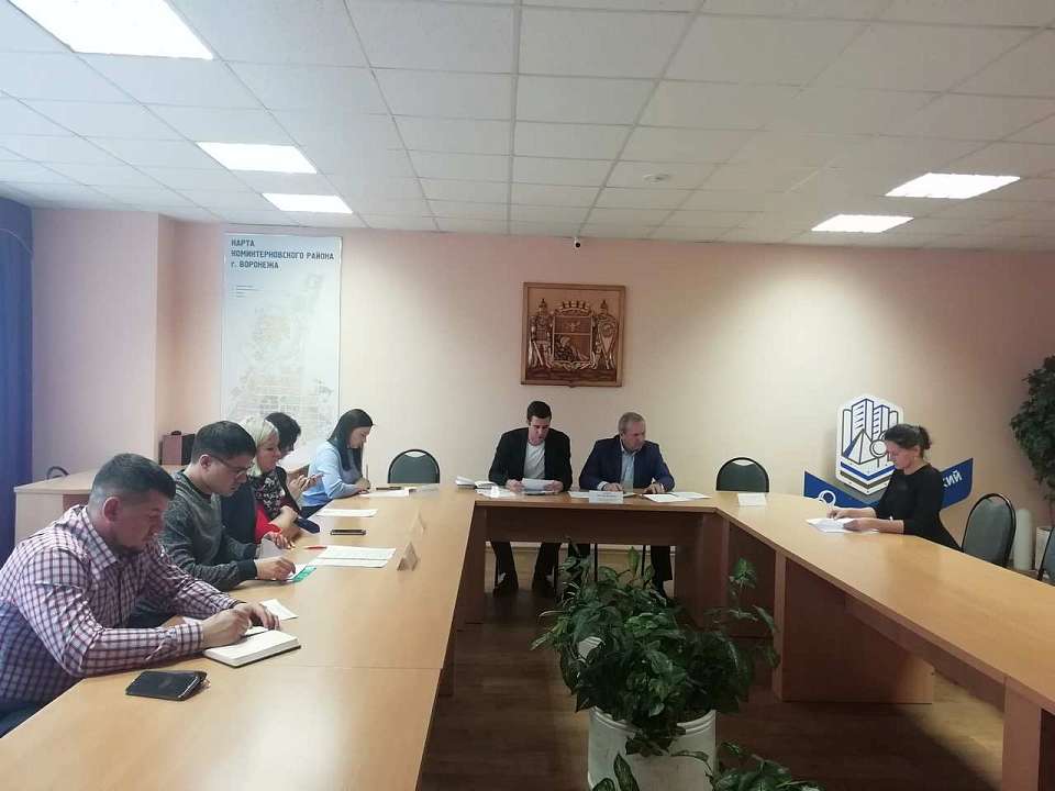 В Коминтерновском районе продолжается работа с организациями и предприятиями