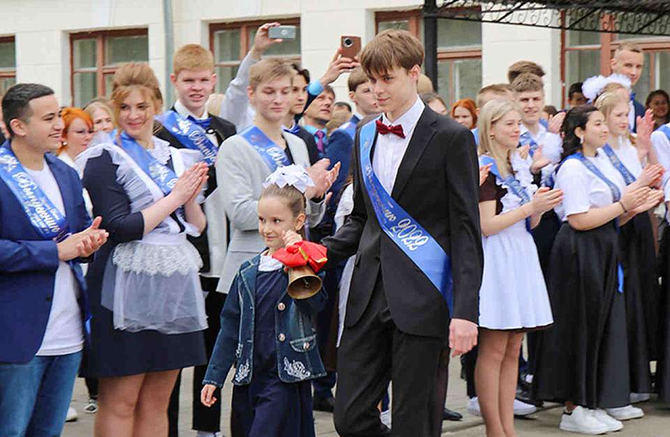 Даты выпускных и последних звонков-2025 напомнили воронежцам
