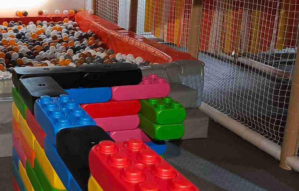 Травму глаза о дверную ручку получил 6-летний ребёнок в детском центре Воронежа