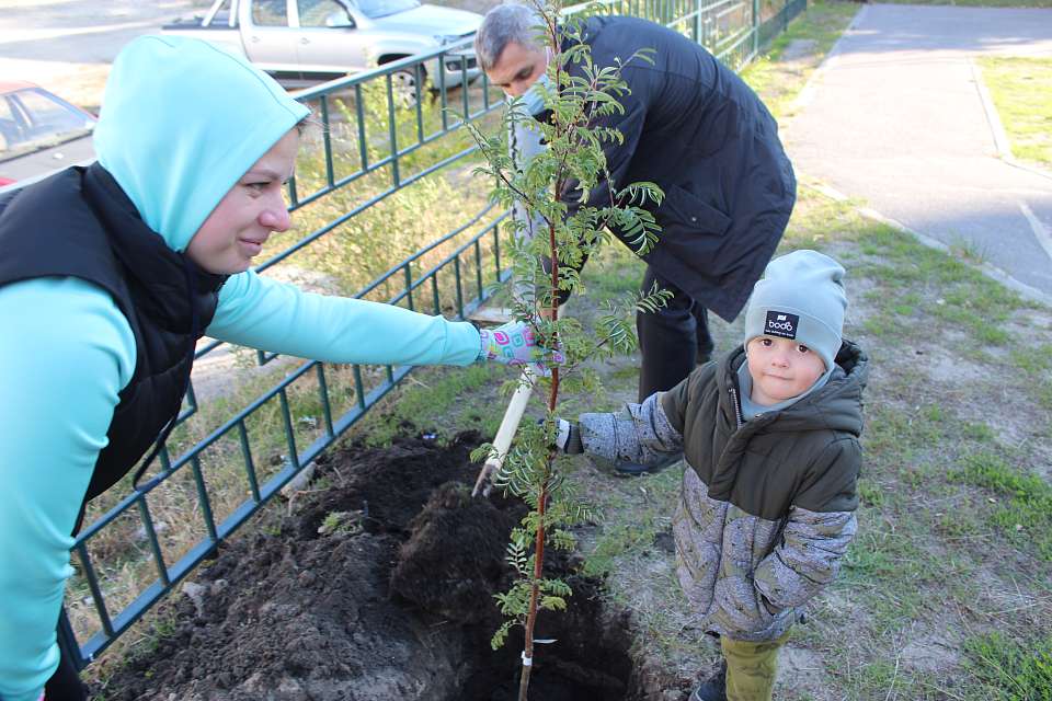 Жители улицы Ростовской вышли на суперсубботник