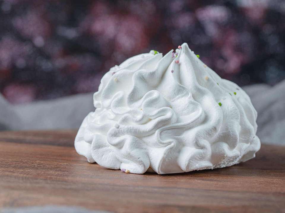 При налёте на киоск воронежский разбойник довольствовался пирожным