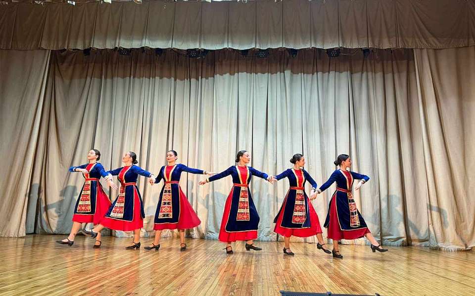 Как армянские юные артисты и их наставники поздравляли воронежцев с Днем молодежи