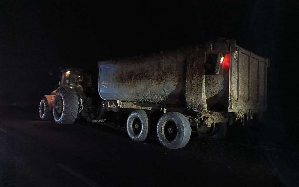 Водитель кроссовера попал в больницу после ДТП с трактором под Воронежем