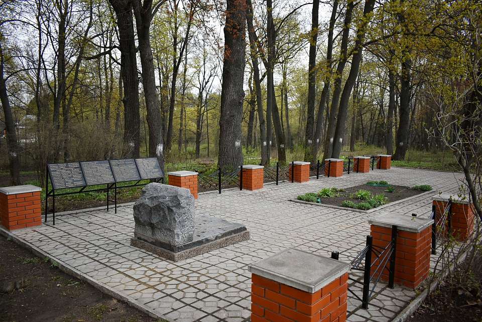 В Центральном районе восстановлена Братская могила 