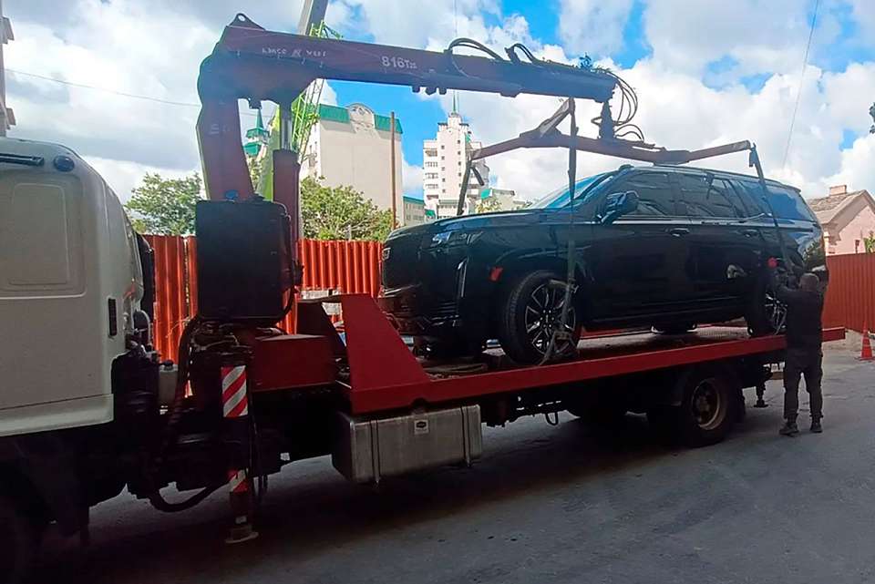 В Воронеже у строительной компании арестовали Cadillac Escalade за долги по кредитам