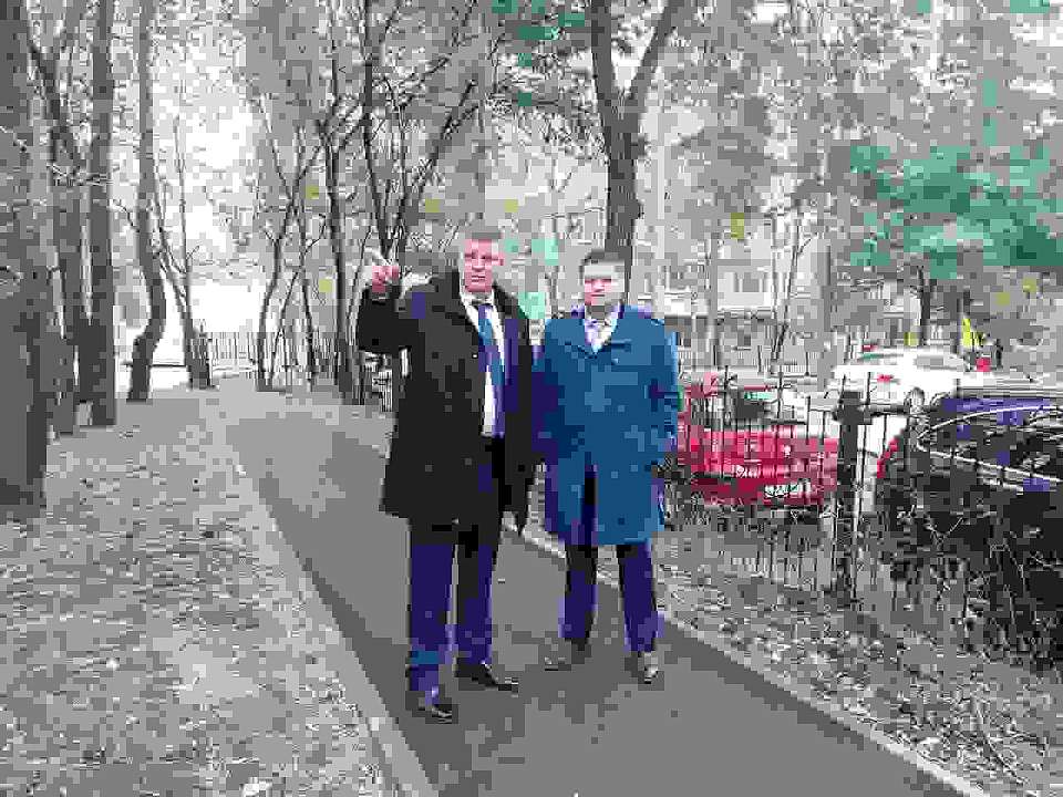 В Коминтерновском районе продолжается благоустройство парков и скверов