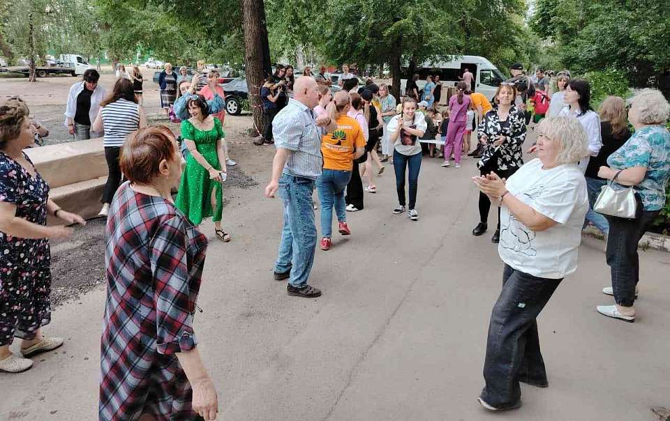 Дни соседей помог провести воронежцам депутат городской думы