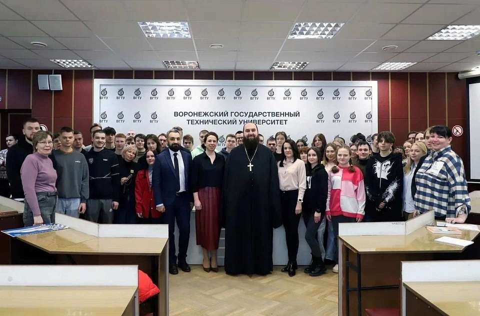 В Ленинском районе прошел очередной этап патриотической акции «Равнение на подвиг»