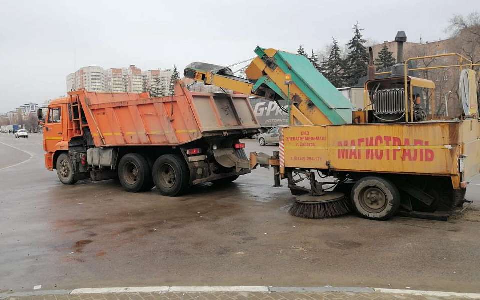 В Коминтерновском районе полным ходом идет уборка 