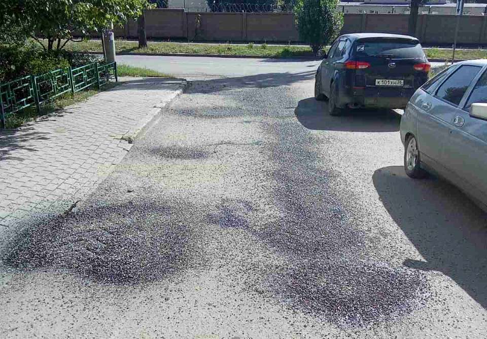 На территории района продолжается ямочный ремонт