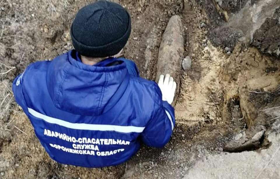 Взрывоопасный артиллерийский снаряд 105 мм нашли в Воронежской области