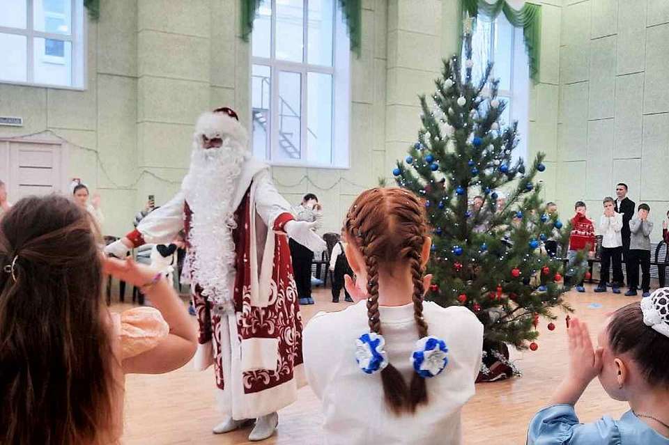 Дети участников СВО получили море позитивных эмоций на районных новогодних программах