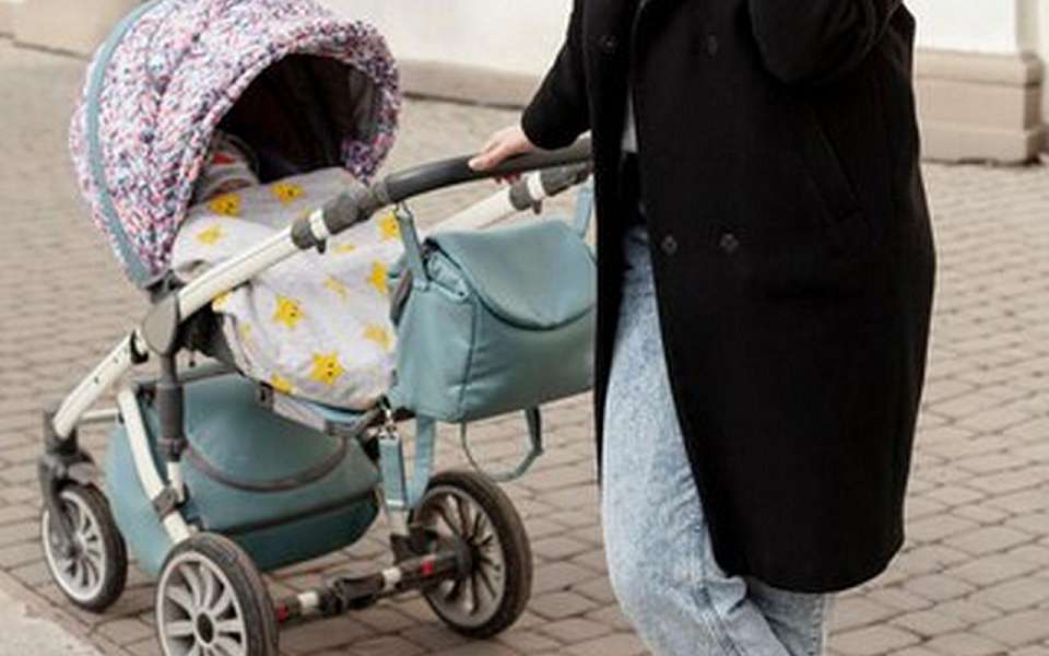 Воронежские следователи проверят происшествие с упавшим кирпичом на детскую коляску