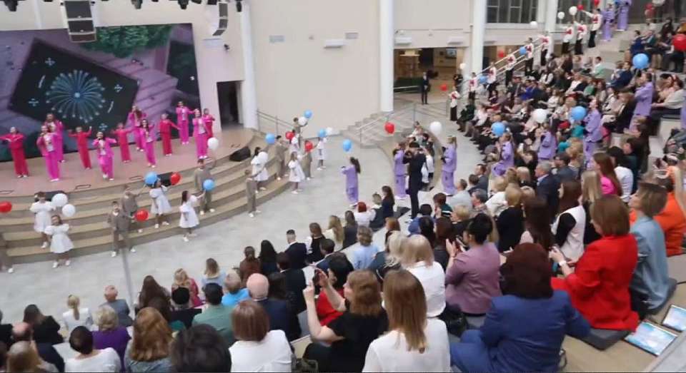 В мегашколе прошла церемония награждения лучших педагогов Воронежа