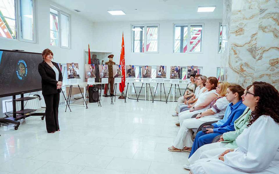В Воронеже открылась фотовыставка, организованная женами бойцов СВО