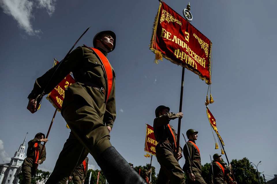 С Днем Победы воронежцев поздравил глава региона Александр Гусев