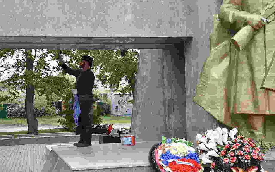 Воинские захоронения Железнодорожного района приводят в порядок