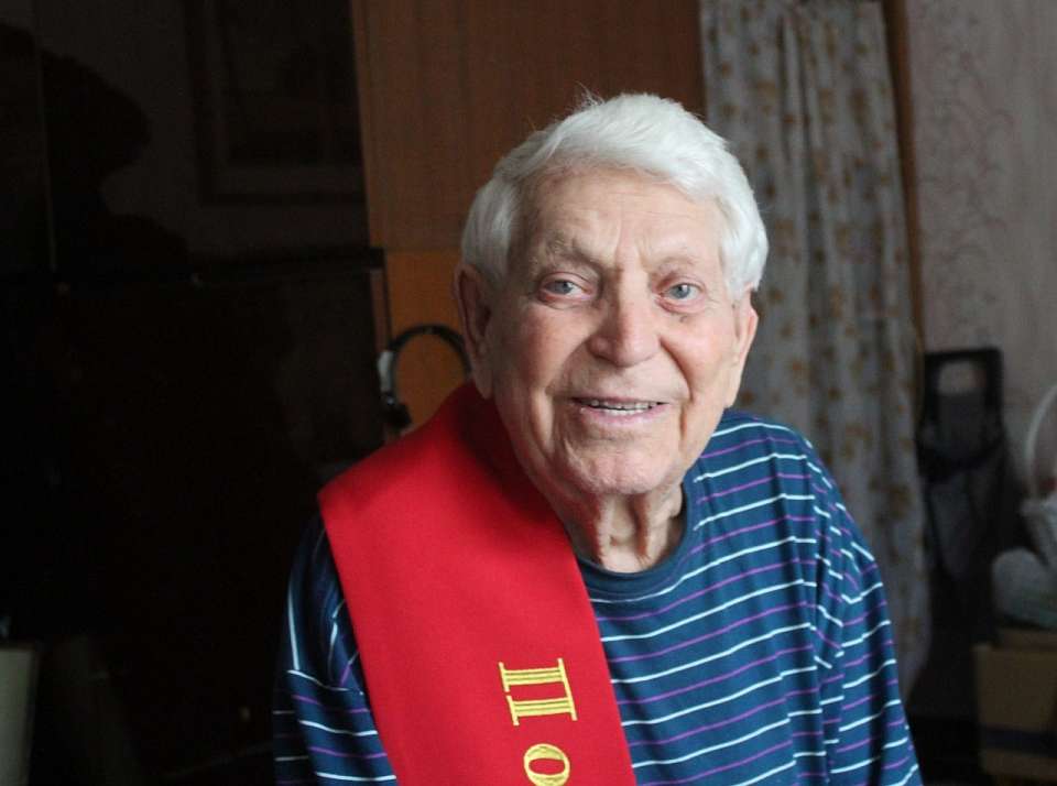 В Левобережном районе ветеранов Великой Отечественной войны поздравляют с 80-летием Победы.