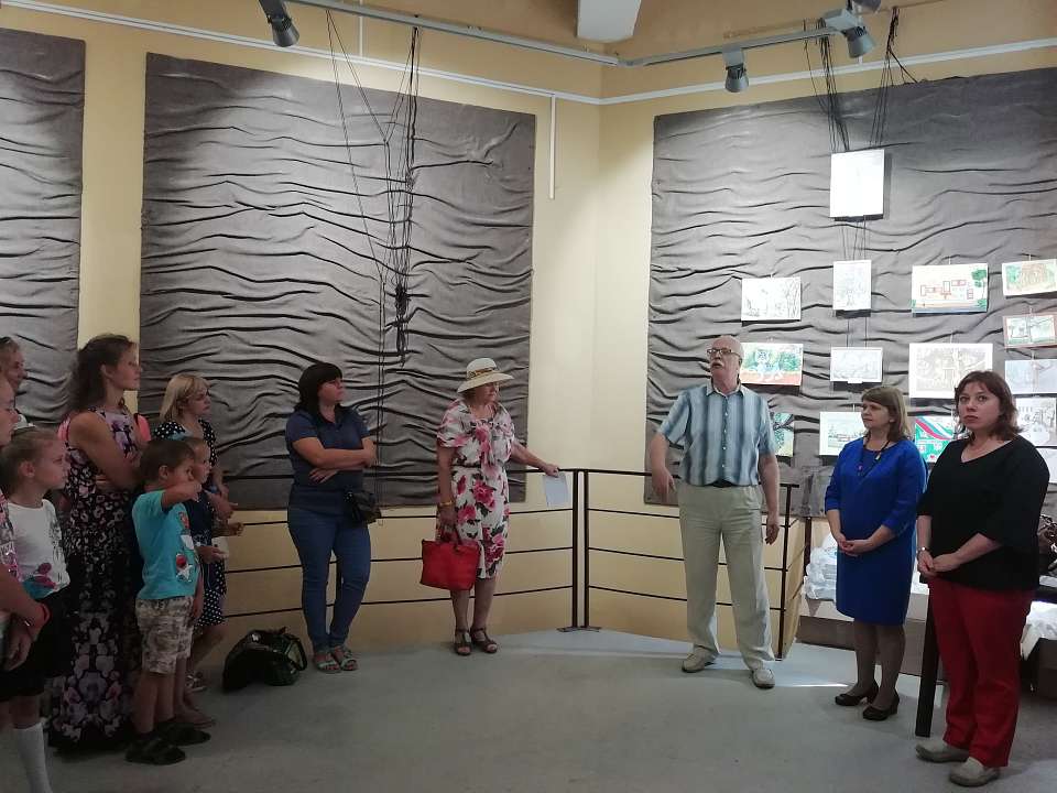 В Коминтерновском районе Воронежа завершился четвертый сезон работы бесплатной школы рисования