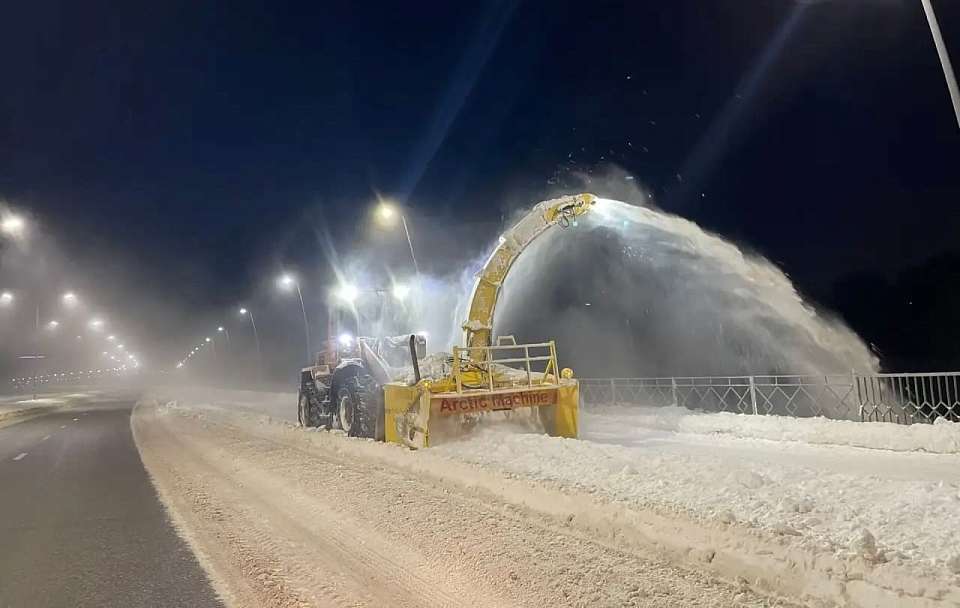Сегодня в ночь на улицах Центрального района продолжалась уборка снега