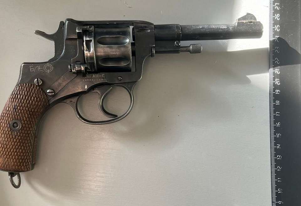 Боеприпасы и несколько единиц переделанного оружия нашли у жителя воронежского райцентра